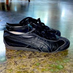 ASICS Onitsuka Tiger - Black leather +suede.